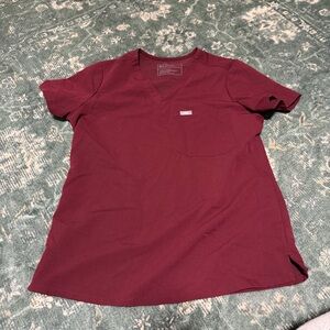 Figs Burgundy scrub top Small